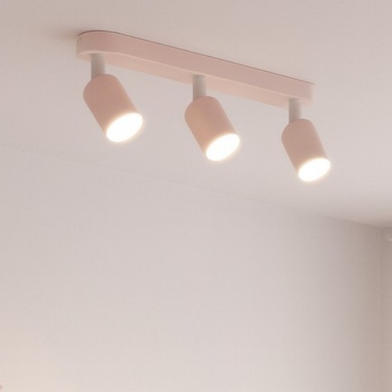 Plafoniera rosa con 3 faretti orientabili per cameretta